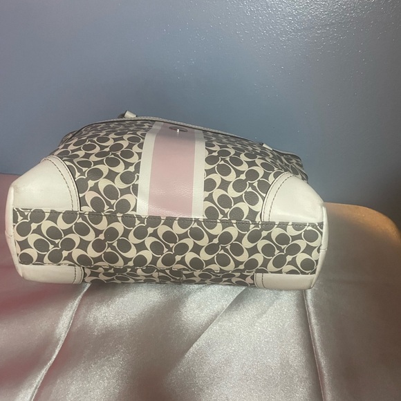Authentic Coach Purse! #036COA - Picture 5 of 9